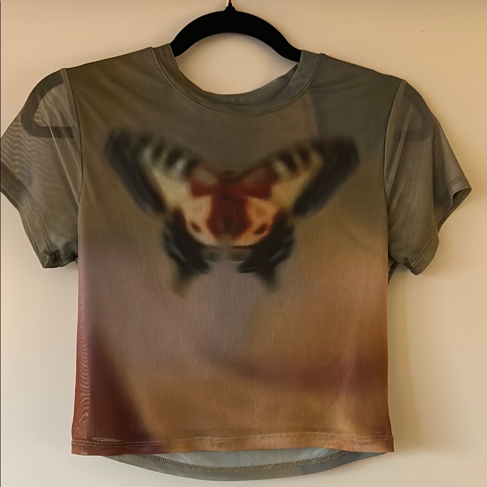No Boundaries Brown Crop Graphic T-Shirt